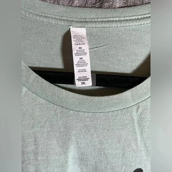 Woman’s size 2XL short sleeve graphicT-shirt - Picture 2 of 2